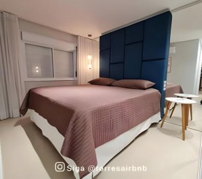 Apto aconchegante em Torres-RS - 02 quartos - Ar - Garagem - Wifi - Aceita pet - 6 min da praia - Próximo das Quatro Praças!